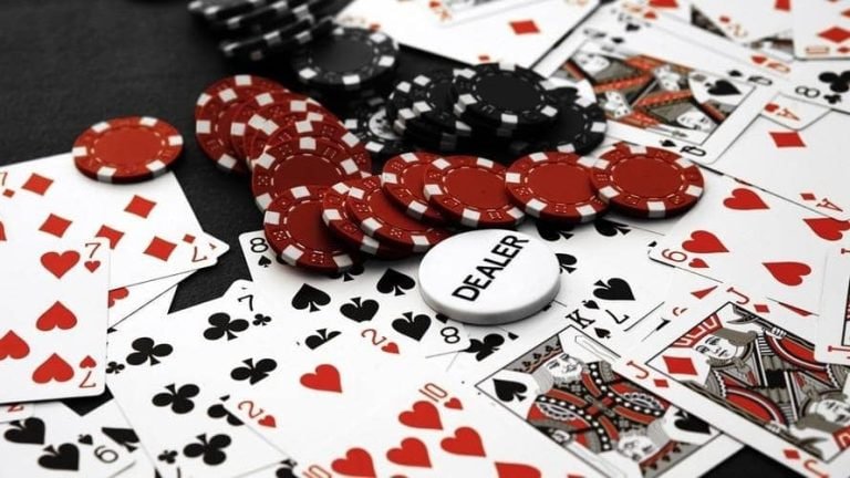 Pengguna memeriksa halaman FAQ abilawa99 di perangkatnya